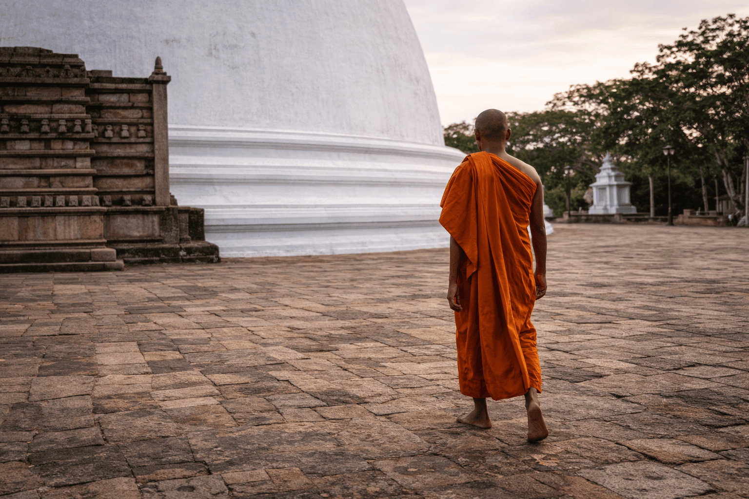 Mirisawetiya vs. Ruwanwelisaya: Which Stupa Offers the Most Serene Experience?