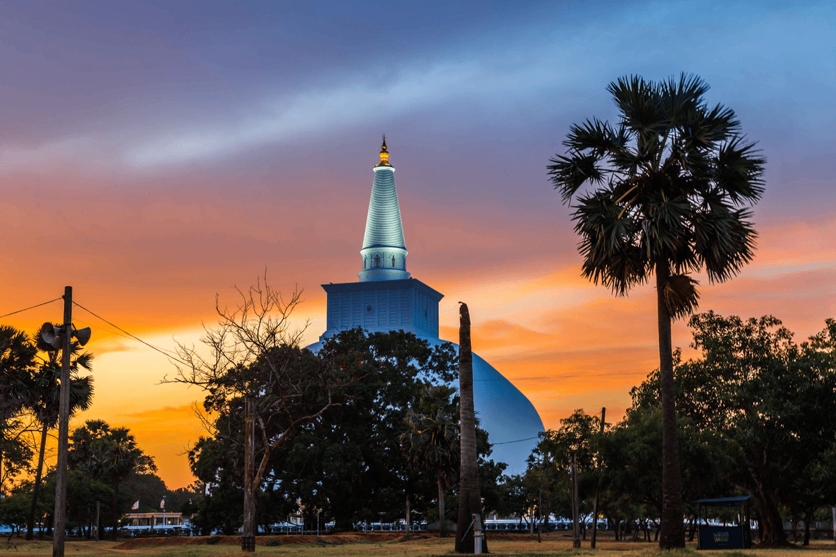Ruwanwelisaya Stupa: The Majestic White Dome